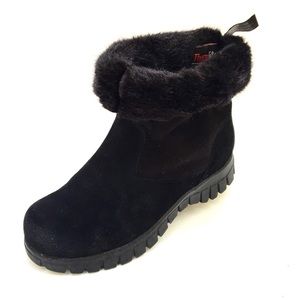 Naturalizer Womans Insulated Black Suede Boots Size 9 M